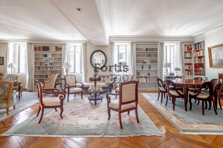 Paris 9ème – 7 pièces de 204m2 au sol – 187m2 Loi Carrez