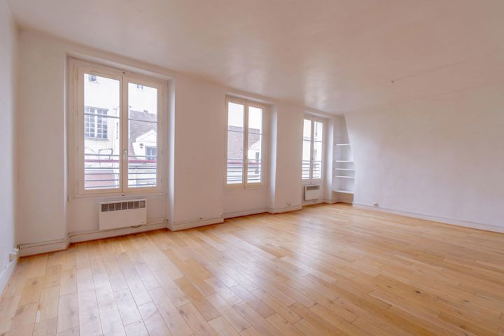 Paris 3ème – ARCHIVES/BRETAGNE – 3 pièces avec ascenseur