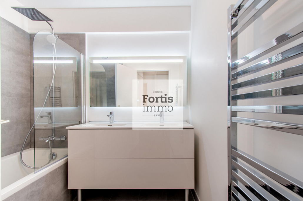Appartement Paris 4 pièce(s) 84.55 m2