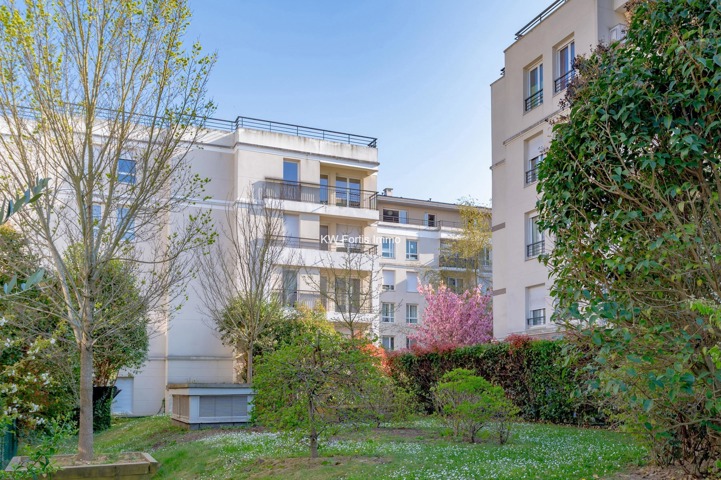 MASSY – APPARTEMENT 3 PIÈCES AVEC BALCON