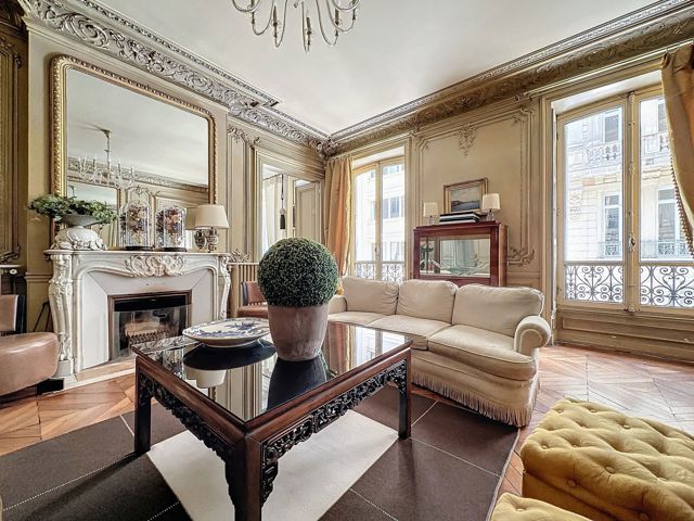 OFF MARKET – Paris 8ème – TRIANGLE D&rsquo;OR – Bien d&rsquo;Exception