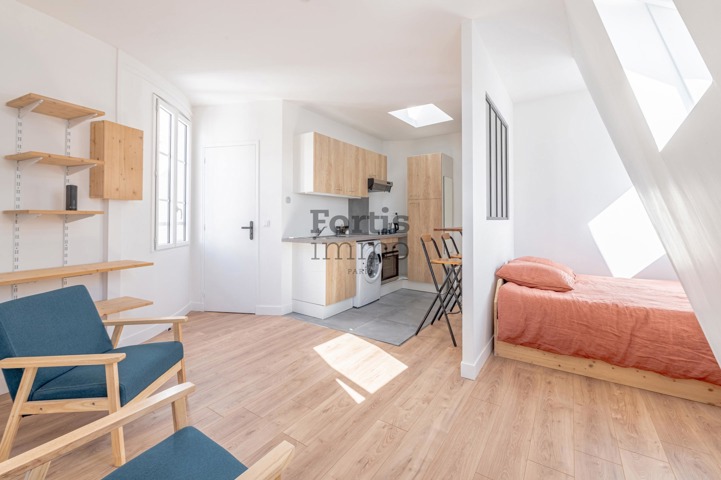 PARIS 2 – RUE SAINT-DENIS – GRAND STUDIO AU DERNIER ETAGE