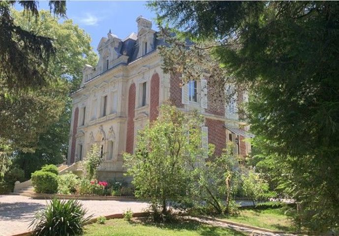 Bury : propriété de campagne (471 m²) à vendre