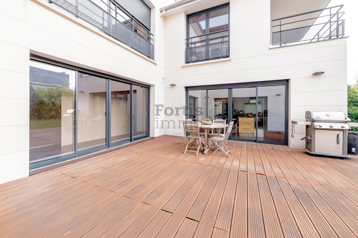 BOIS COLOMBES – MAISON D’ARCHITECTE CONTEMPORAINE – 7 PIECES