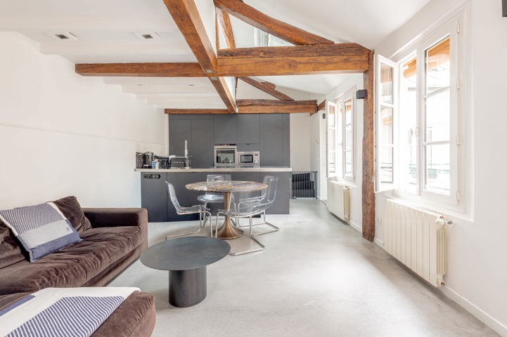 PARIS 3, Sainte-Avoye – Duplex au dernier étage