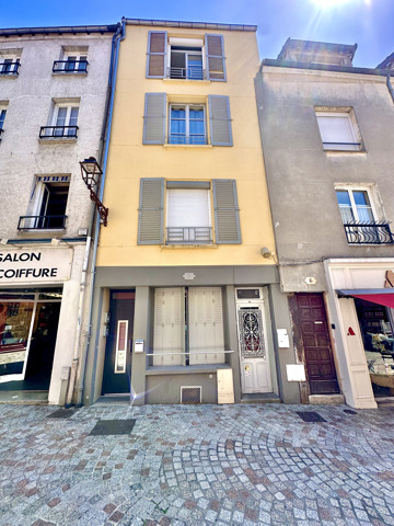 MELUN Immeuble de rapport 3 appartements 1 local commercial