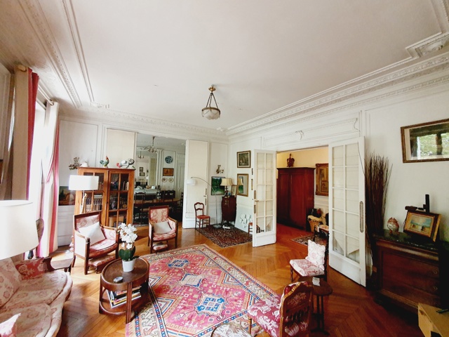 PARIS 17 – 7 PIÈCES (214 m²) AVEC BALCON + STUDIO (17,4 m²)