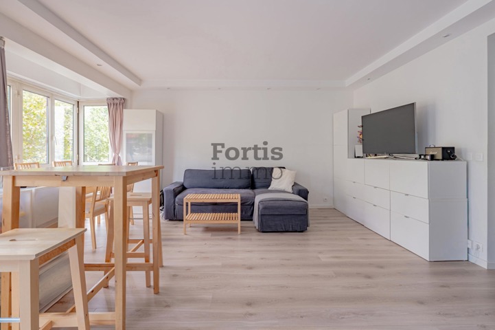 Paris 11 – CHARONNE/FAIDHERBE – BEAU T2 AVEC BOW WINDOW