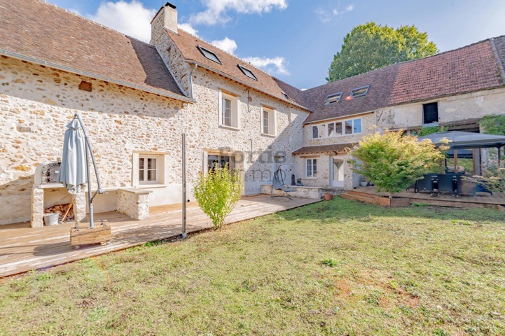 77 Proche Trilport-ancien corps de ferme rénové de 353M²