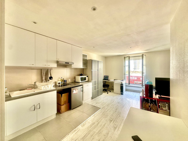 MELUN Studio de 27m2 avec une cave, vendu loué