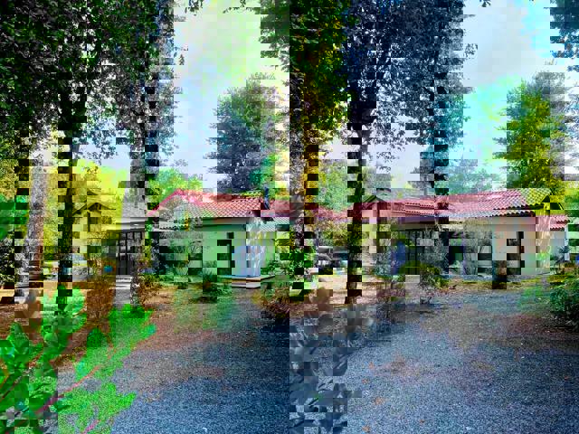 Sanguinet • Belle propriété de 210 m² sur 1,3 ha • Piscine