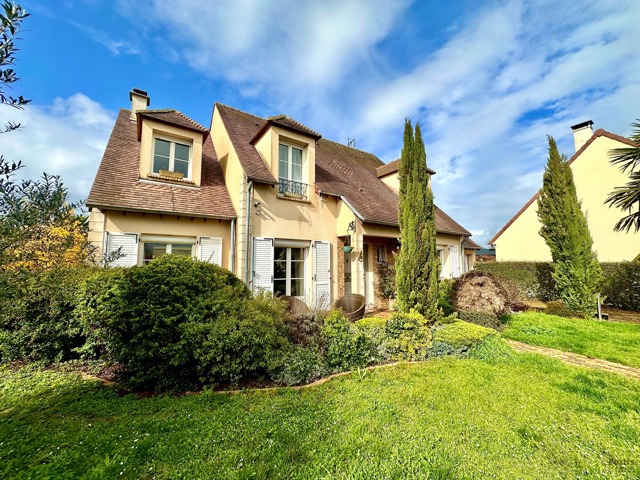 RUBELLES-MAISON 5 CHAMBRES-JARDIN-TERRASSE-PISCINE-GARAGE