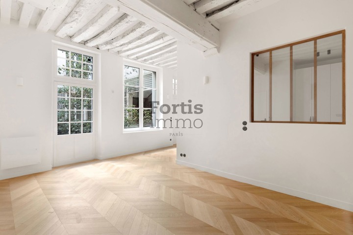 OFF-MARKET – PARIS 4 – ILE SAINT LOUIS – DEUX-PIECES DE 42M2 RENOVE