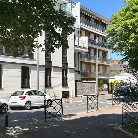 SAINT MAUR DES FOSSES – 2 PIECES AVEC JARDIN – TRAVERSANT