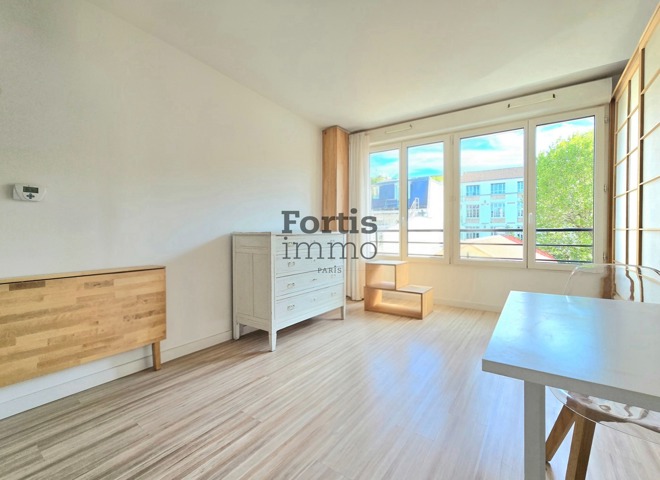 PARIS 18 – APPARTEMENT STUDIO – 21,61 M² – VUE DÉGAGÉE