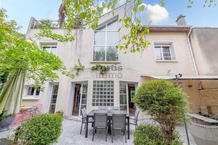 LES LILAS – MAISON D&rsquo;ARCHITECTE AVEC JARDIN ET ROOFTOP