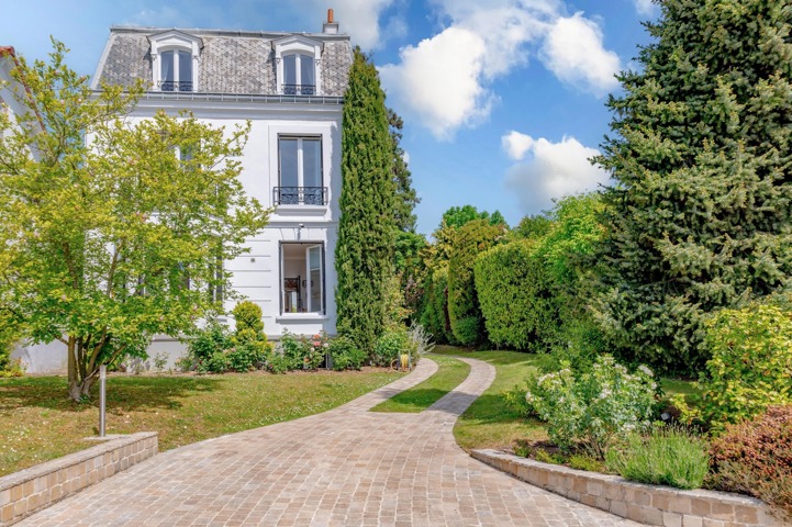 SAINT CLOUD – PROPRIETE FAMILIALE AU COEUR DE MONTRETOUT