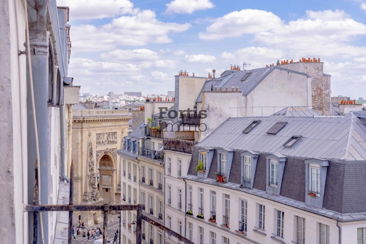 PARIS 2 – DUPLEX DE 3 PIECES, DERNIER ETAGE AVEC VUE DEGAGEE