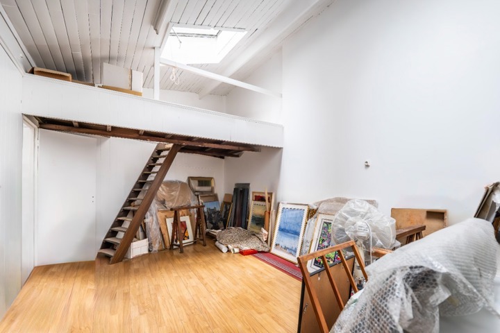 PARIS 18 – GRANDES CARRIERES – LOCAL POUR ATELIER OU BUREAU