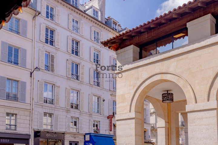 PARIS 6 – MABILLON – 2 PIECES A RENOVER- VUE DEGAGEE