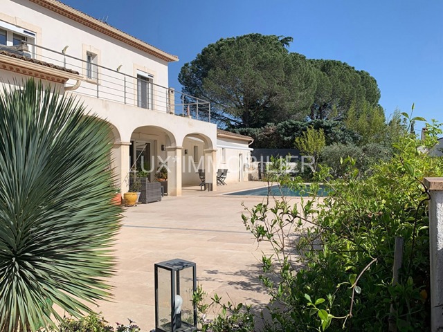 BEAUCAIRE / VILLA CONTEMPORAINE DE 250M² –