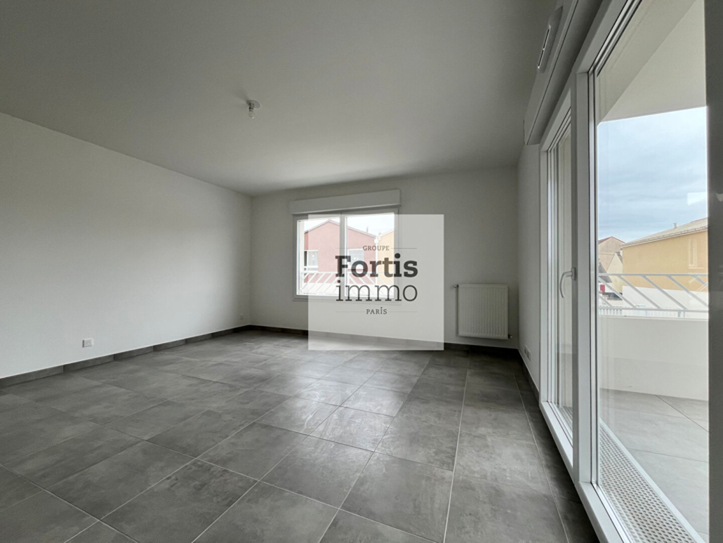 2 pièces avec balcon et parking-1ère location