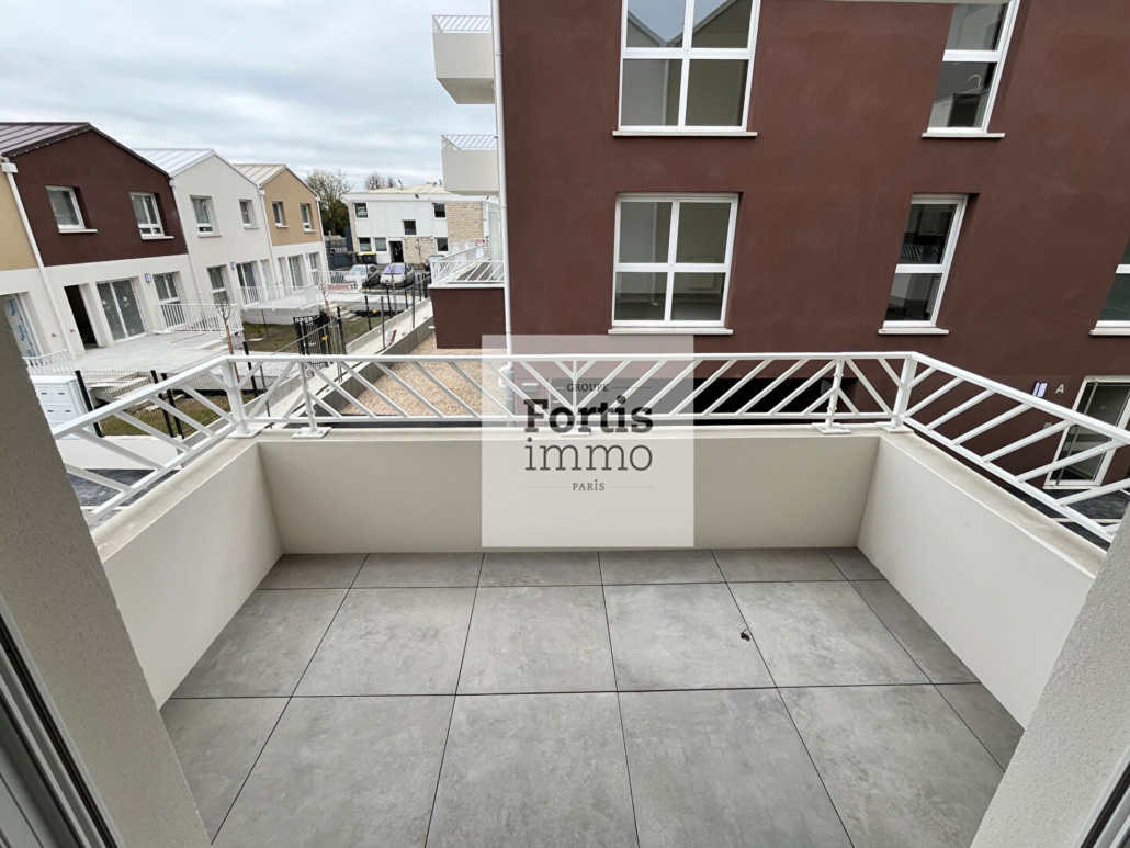 2 pièces avec balcon et parking-1ère location