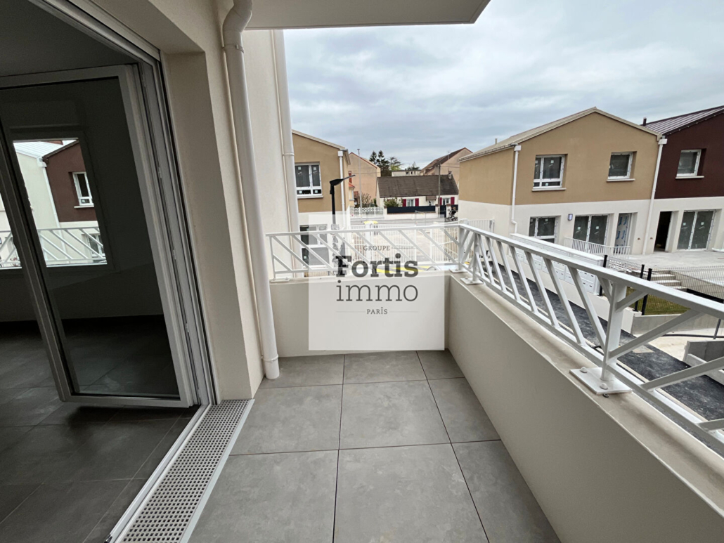 2 pièces avec balcon et parking-1ère location