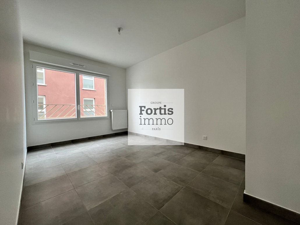 2 pièces avec balcon et parking-1ère location