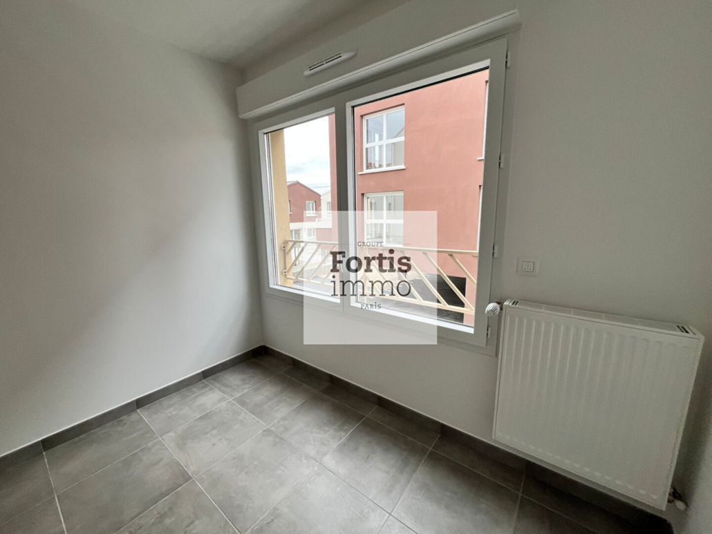 2 pièces avec balcon et parking-1ère location