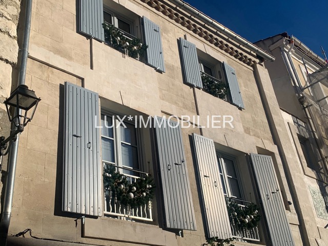 CHATEAURENARD – MAISON DE VILLE AU CALME