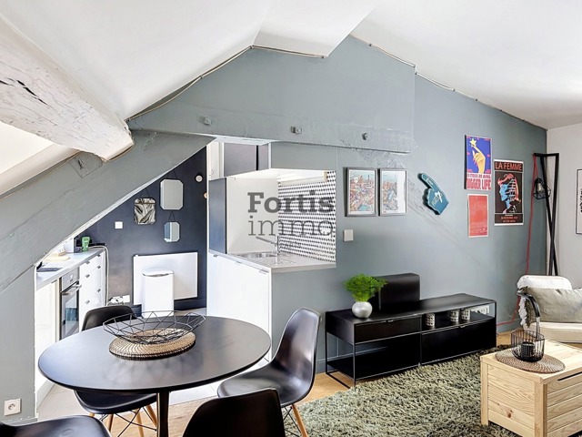 PARIS 1 – LOUVRE / PALAIS ROYAL – STUDIO EN DERNIER ETAGE