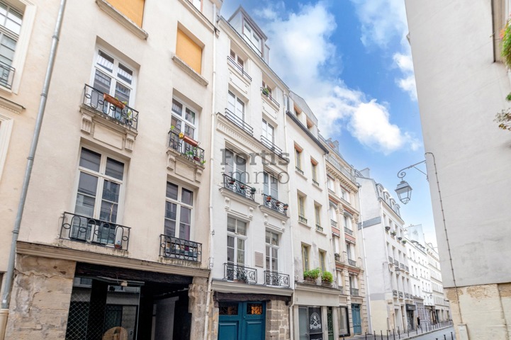 PARIS 3, Sainte-Avoye – Duplex au dernier étage
