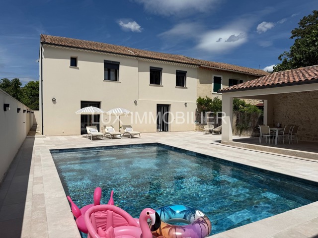 TARASCON – MAISON CONTEMPORAINE – PISCINE – CALME – ANNEXES