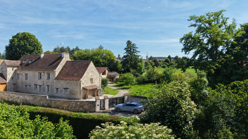 77 PROCHE TRILPORT – ANCIEN CORPS DE FERME RENOVE DE 353M²