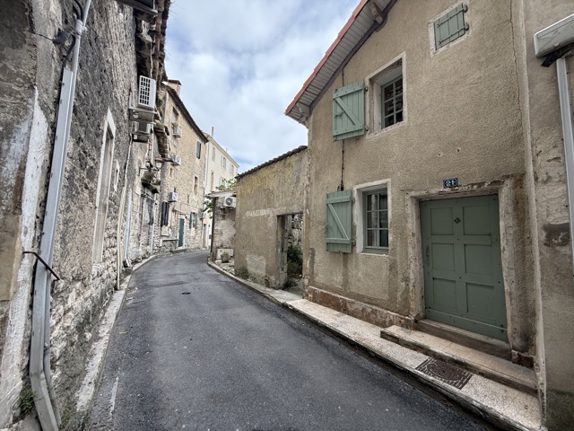 SAINT-RÉMY-DE-PROVENCE / MAISON A RÉNOVER