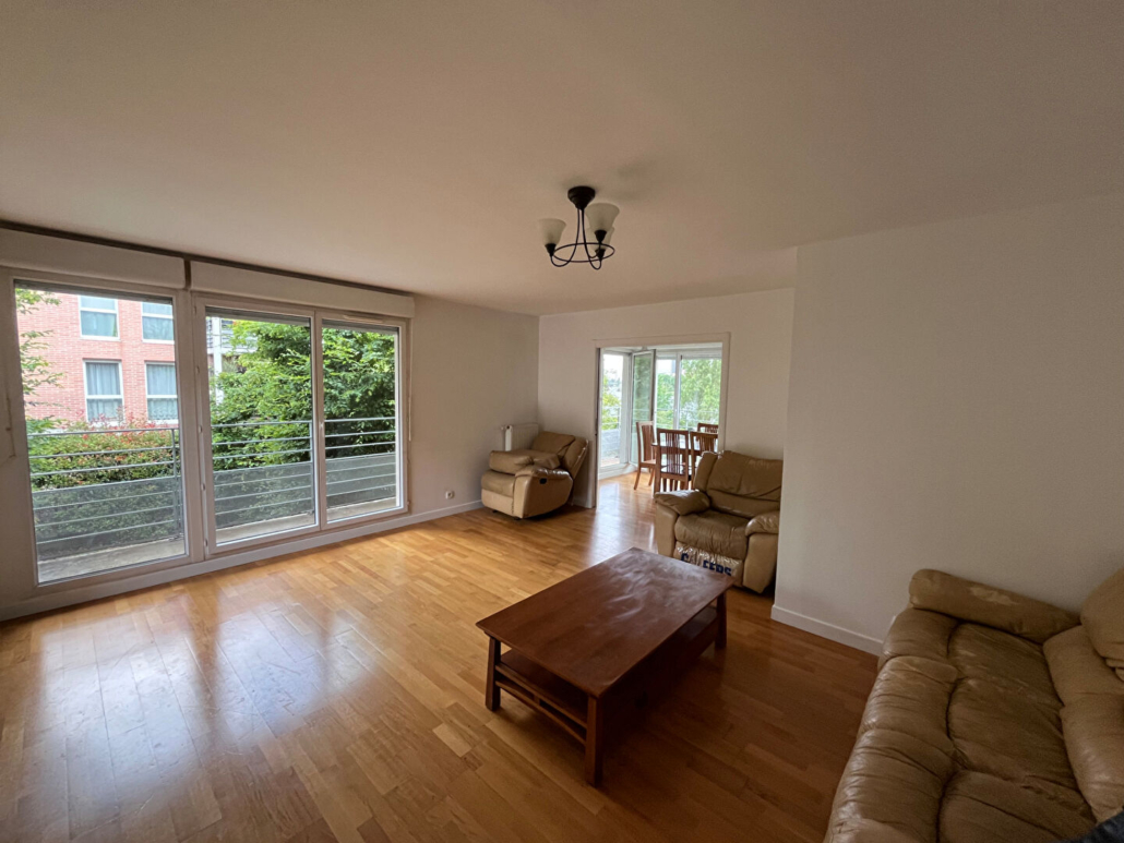 CRÉTEIL – Avenue du Nouveau Monde – Appartement familial de 5 pièces avec vue lac