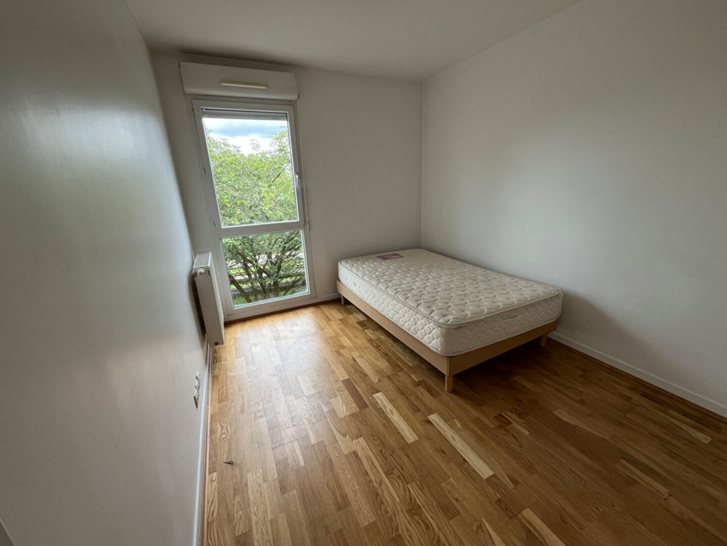 CRÉTEIL – Avenue du Nouveau Monde – Appartement familial de 5 pièces avec vue lac