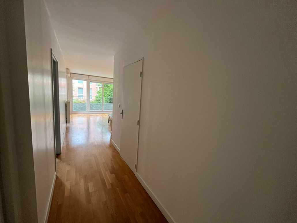 CRÉTEIL – Avenue du Nouveau Monde – Appartement familial de 5 pièces avec vue lac