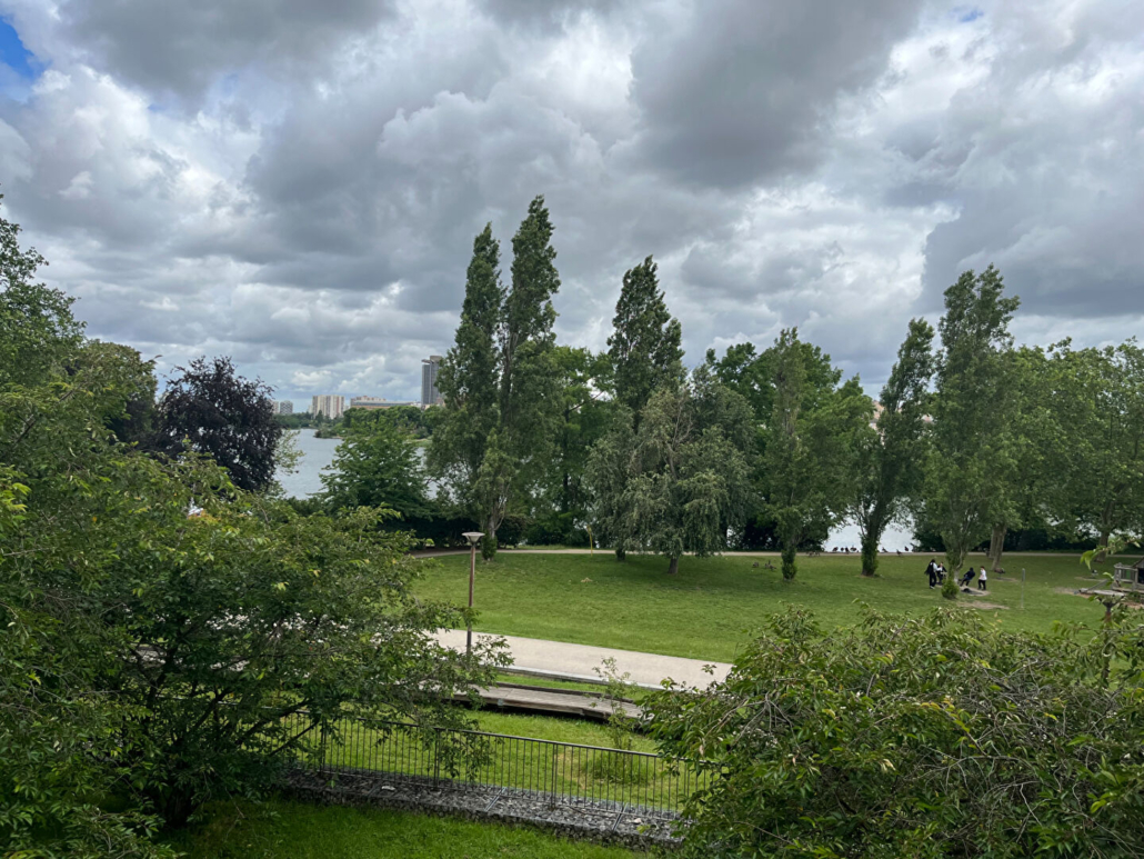 CRÉTEIL – Avenue du Nouveau Monde – Appartement familial de 5 pièces avec vue lac