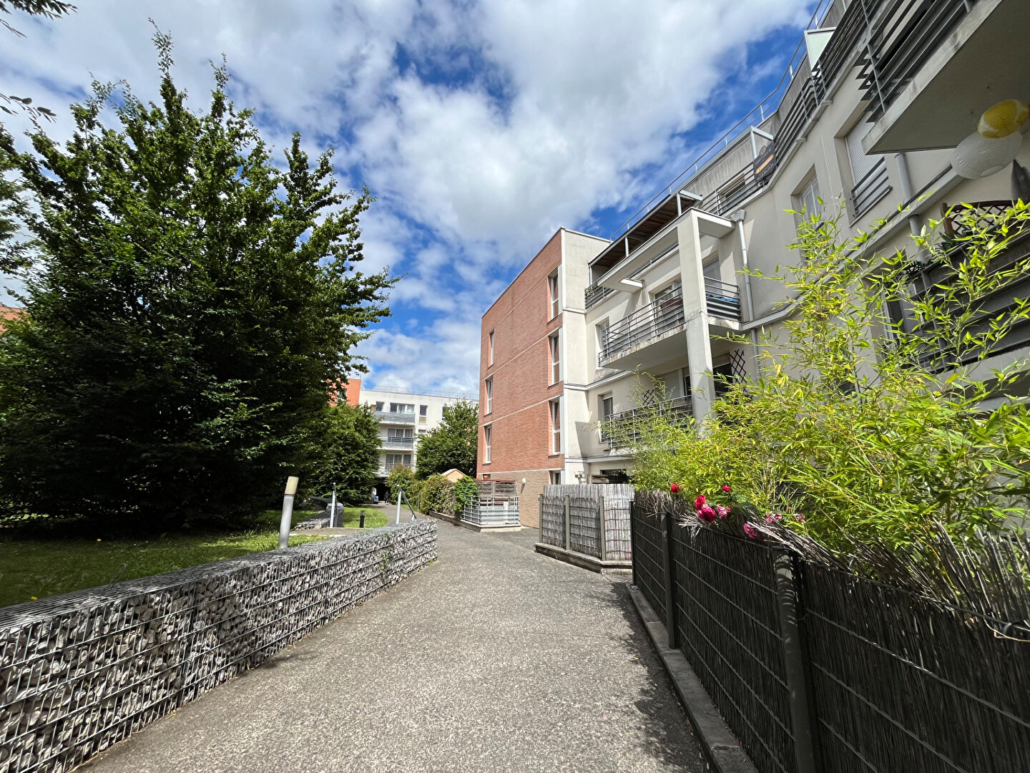 CRÉTEIL – Avenue du Nouveau Monde – Appartement familial de 5 pièces avec vue lac