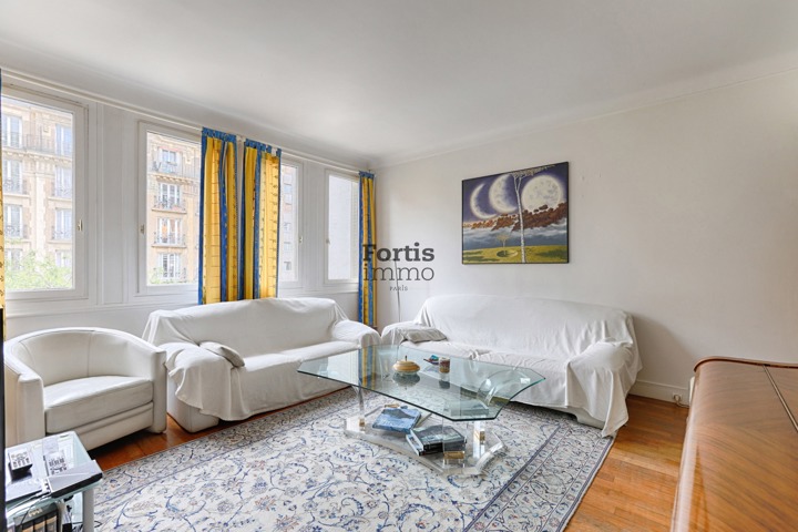PARIS 15 – RUE VAUGIRARD – F7 / 4 CHAMBRES  2 BALCONS