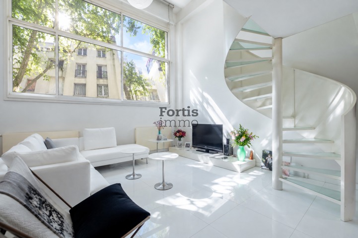 PARIS 20 – BEAU DUPLEX AVEC LOGGIA ET BEAUX VOLUMES (HSP 5M)