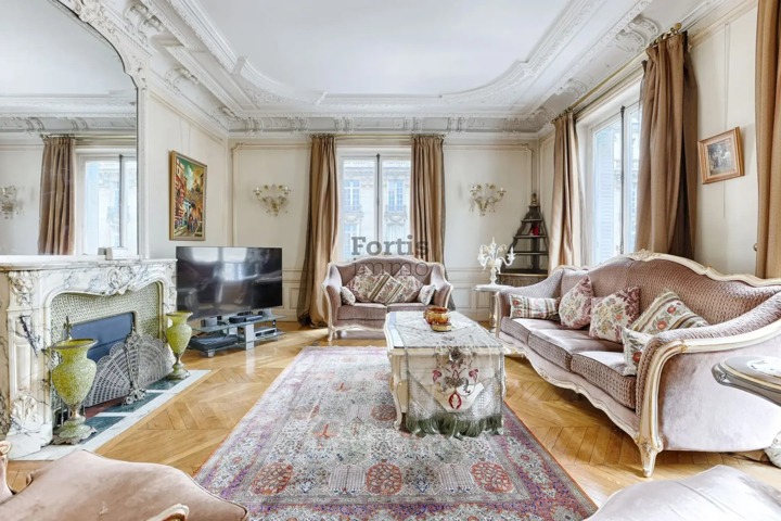 PARIS 16 – VICTOR HUGO – HAUSSMANNIEN DE STANDING – 6 PIECES