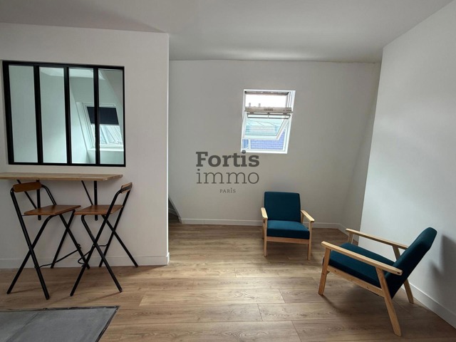 PARIS 2 – RUE SAINT-DENIS – DEUX PIECES AU DERNIER ETAGE