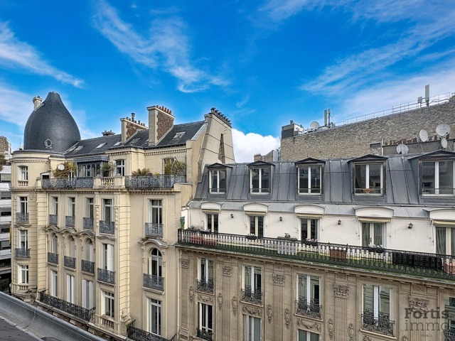 PARIS 8 – TRIANGLE D&rsquo;OR – 3 PIECES, DERNIER ÉTAGE, ASCENSEUR
