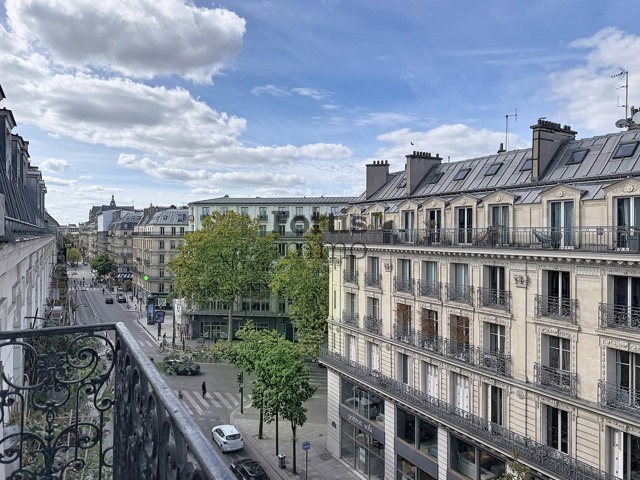 PARIS 3 – APPARTEMENT EN ETAGE – ASCENSEUR – BALCON FILANT