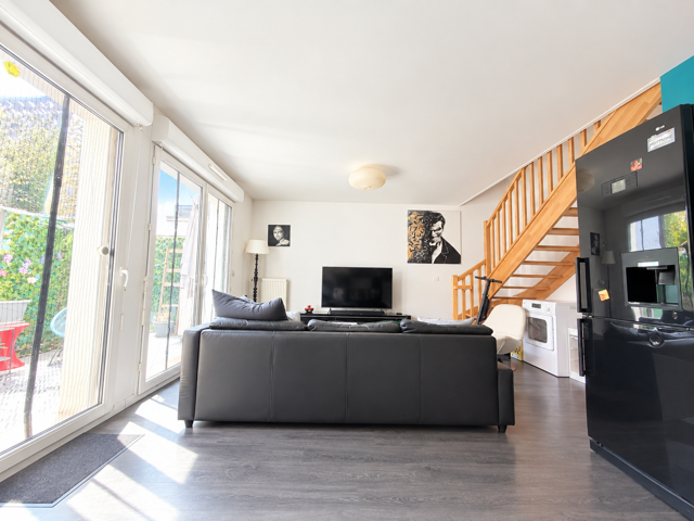 STAINS – BEAU DUPLEX – 3 PIECES DE 60M² – AU 1ER ET DERNIER