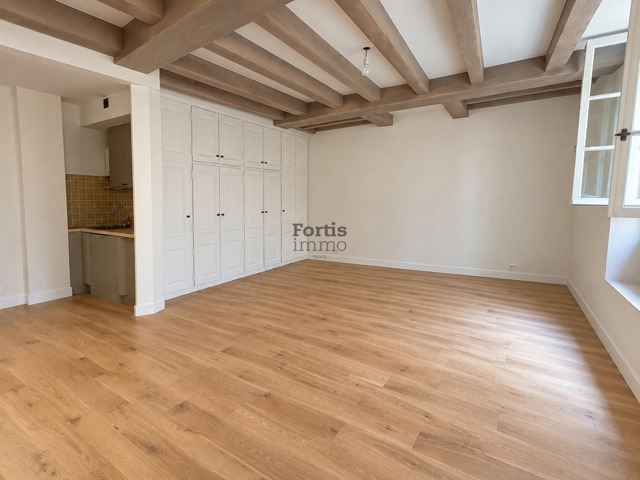 PARIS 4 – ÎLE SAINT-LOUIS – GRAND STUDIO DE 30,63 M2