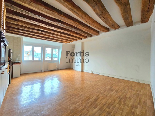 PARIS 2 – DUPLEX DE 3 PIECES, DERNIER ETAGE AVEC VUE DEGAGEE